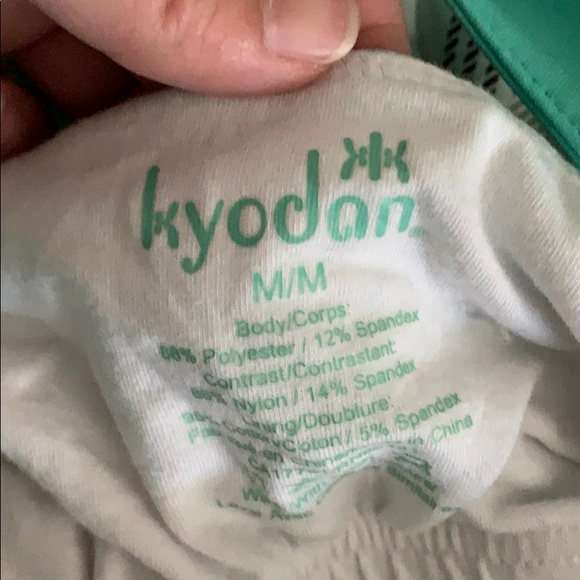 Workout top - Picture 2 of 3